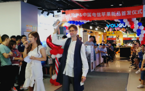 第一单iPhone XS开售48秒成交！美国人江喃在苏宁门店入手