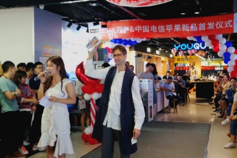 第一单iPhone XS开售48秒成交！美国人江喃在苏宁门店入手