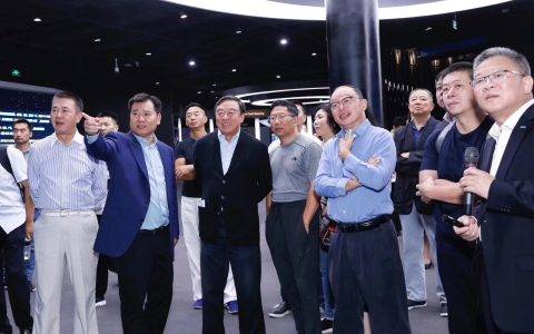 马蔚华等顶级企业家齐聚苏宁 共议智慧零售重塑商业未来