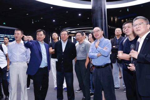 马蔚华等顶级企业家齐聚苏宁 共议智慧零售重塑商业未来