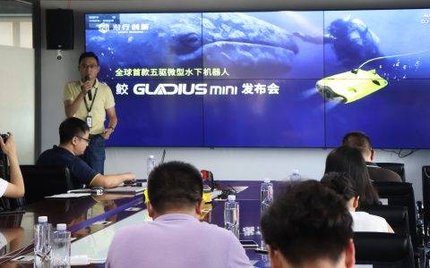 潜行创新发布全球首款五驱微型水下机器人产品“鲛 GLADIUS MINI”