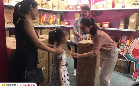 苏宁红孩子百店联动 当红梦想家给娃送惊喜