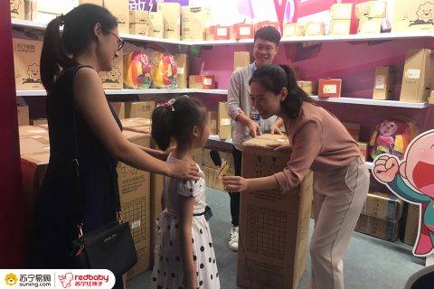 苏宁红孩子百店联动 当红梦想家给娃送惊喜