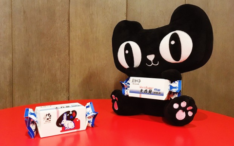 大白兔奶糖味唇膏未售先火 剁手党涌入天猫问何时开卖？