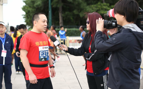 北马跑者的故事：他们在阳光下幸福奔跑