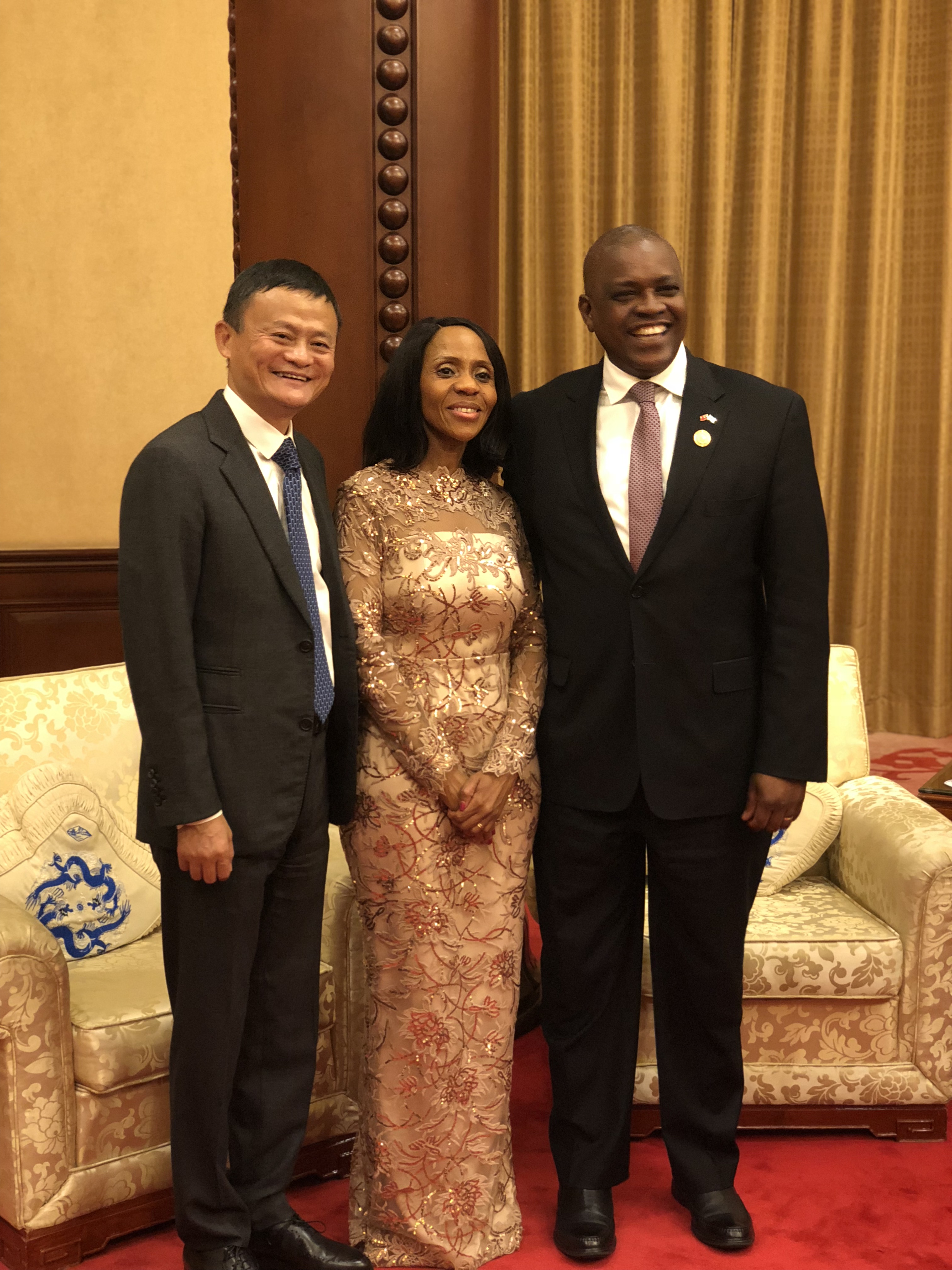 马云同博茨瓦纳总统北京会面 阿里巴巴将同非洲共享技术分享经验