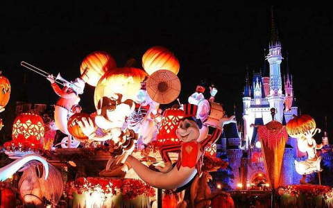 万圣节引国人出境，皇包车旅行主打“当地华人带玩”