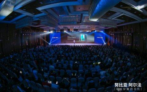 腕上微信+凌空交互，一篇文章帮你看懂柔性屏腕机努比亚阿尔法