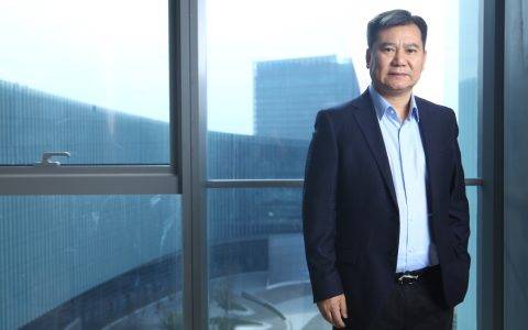 一场线上与线下的商业互博？张近东用这三个数字回应