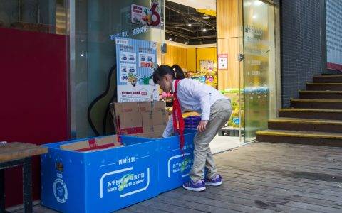 苏宁物流“绿色灯塔”破解快递包装社区回收难题