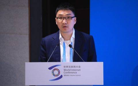 黄峥：带着一群“流寇”，偏安在旧时代