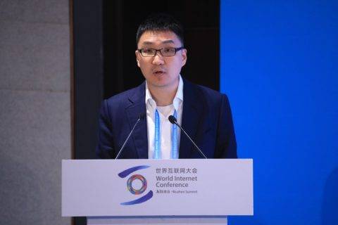 黄峥：带着一群“流寇”，偏安在旧时代