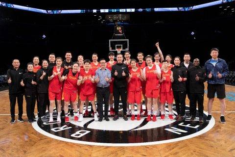 阿里篮球打得最好的合伙人蔡崇信请看球，阿里美国员工球场欢庆“阿里日”