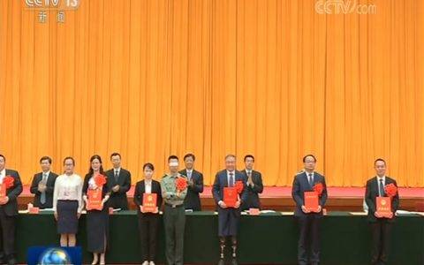 快手用户夏伯渝登《新闻联播》 被表彰为“全国自强模范”