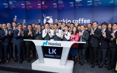 瑞幸咖啡纳斯达克IPO 募资6.95亿美元