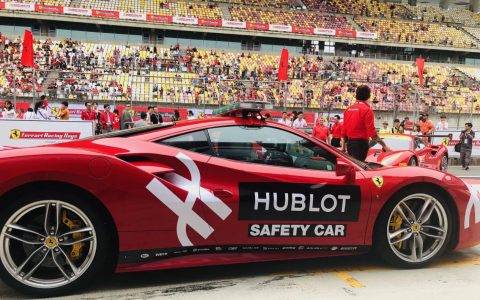 苏宁快递员圆梦登上F1赛道，体验速度与激情