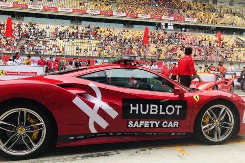 苏宁快递员圆梦登上F1赛道，体验速度与激情