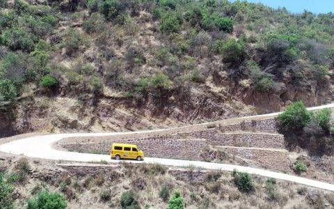 儿子眼中的快递员妈妈：跑得飞快给大家送礼物