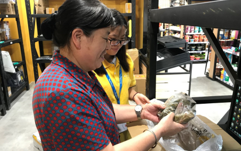 618真人真事：有位妈妈包好粽子给苏宁小店，让店长……