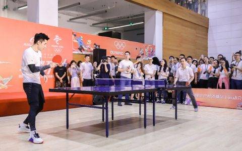 张继科“过招”阿里人 锻炼身体也是工作的一部分