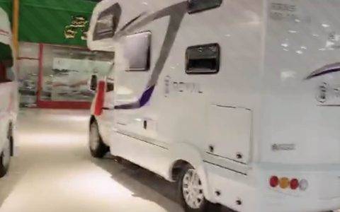 快手直播卖车：有人一年卖出过亿高端车，有人年销千万房车