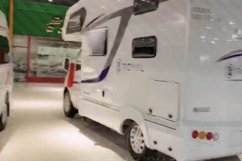 快手直播卖车：有人一年卖出过亿高端车，有人年销千万房车