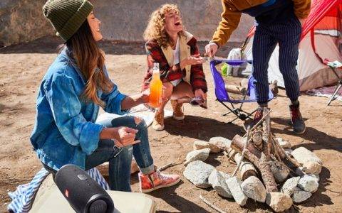 音箱巨人戴上耳机狂奔，JBL在天猫的转型之路