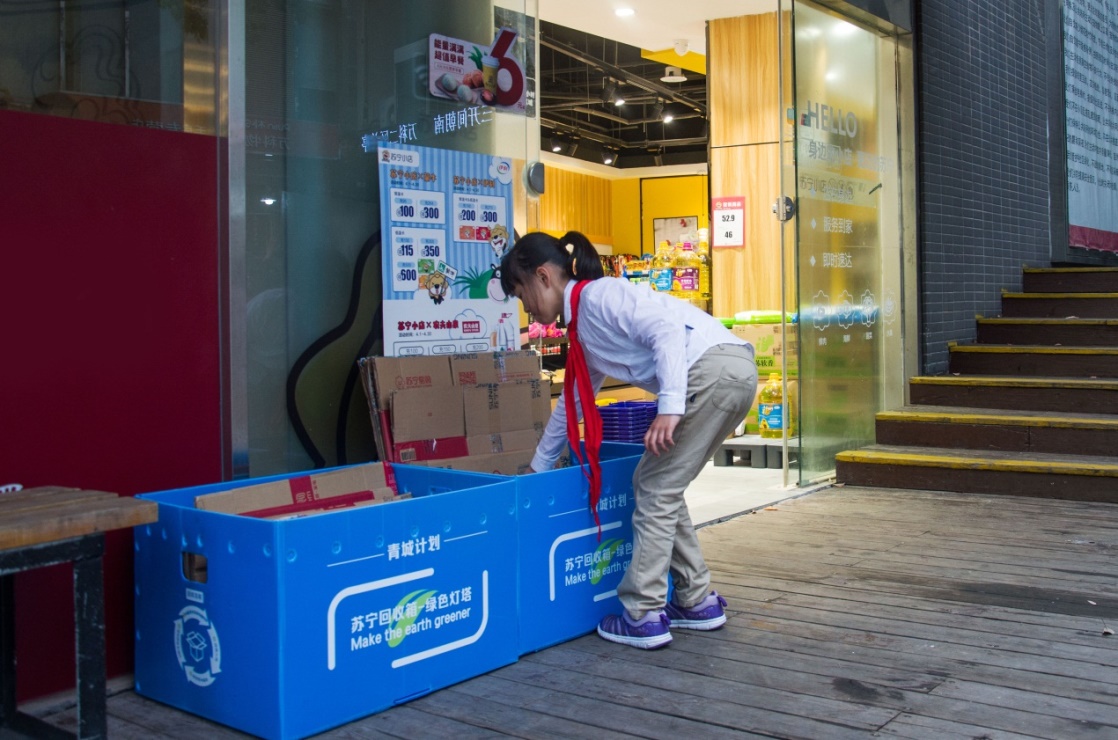 上海一苏宁小店 一天帮忙回收近300个快递盒