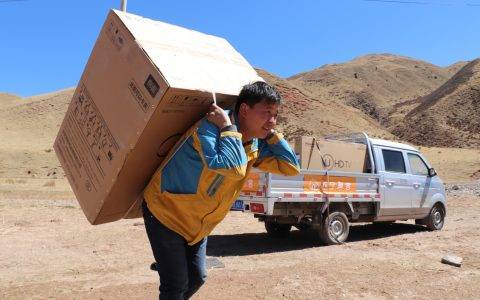 “火箭哥”奏响守护交响曲：偏远藏民也能享受送货上门服务