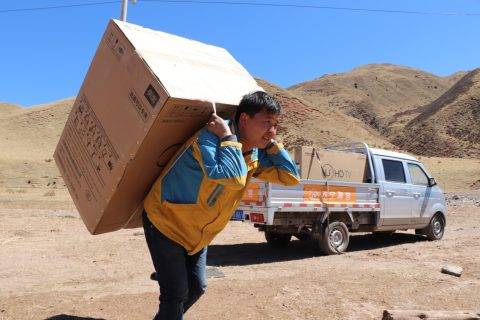 “火箭哥”奏响守护交响曲：偏远藏民也能享受送货上门服务