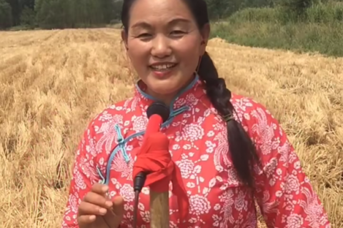 不信人生有“标配” 山东农妇借力快手唱到央视舞台