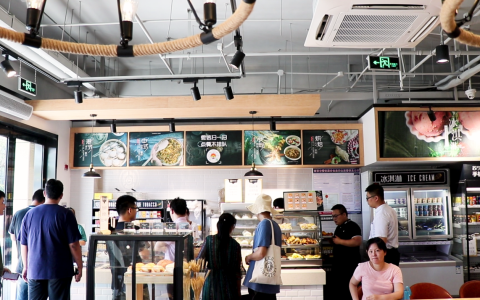 全国首家苏宁小店3.0开业，餐饮菜品近60种