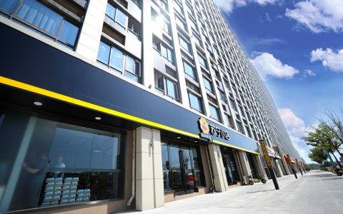 苏宁小店3.0扭转“没有一只鸭子活着飞出南京”，开业卖出1500份大盘鸡