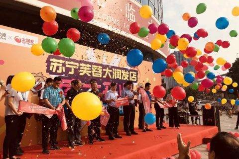 818苏宁易购进驻大润发一周年，单店最高手机销售额翻15倍