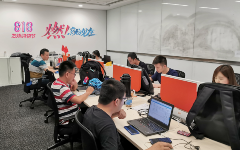 818战火正燃，各家手机厂商驻点苏宁总部备战