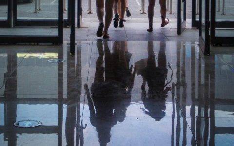 快手村 | 网红短视频直播挽救东北皮草之都，有人半年挣300万