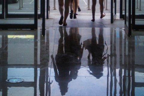 快手村 | 网红短视频直播挽救东北皮草之都，有人半年挣300万