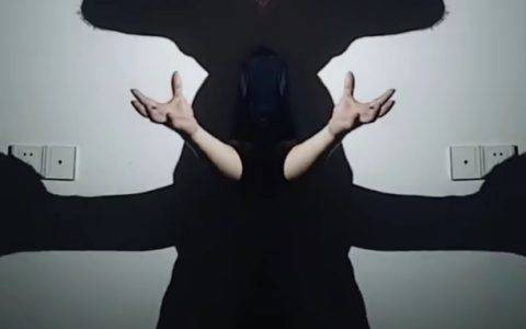 “影子舞”演出“另一个自己” 蛋糕店师傅快手圆“演员梦”