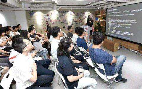 不懂代码也能玩转AI？ 百度大脑开放日EasyDL专场告诉你可以