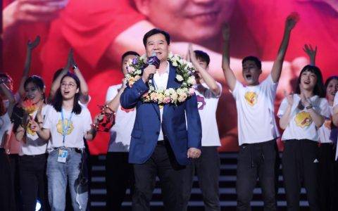 时代成就苏宁，张近东为新中国成立70周年献唱