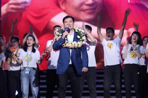 时代成就苏宁，张近东为新中国成立70周年献唱