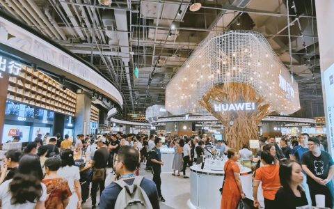 人人人人……苏宁极物旗舰店落地重庆 山城市民工作日来打卡