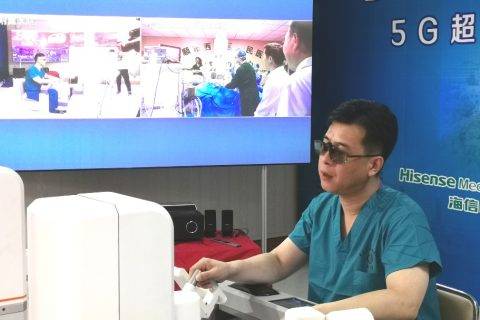 全球首例！海信助力青大附院完成3D+8M+5G+机器人远程手术