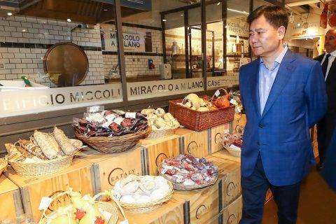 从收购家乐福中国到探访Eataly 张近东场景布局再发力