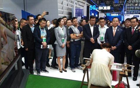 5G+8K直播刺绣 海信8K电视惊艳亮相乌镇