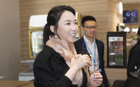 马薇薇到访苏宁双十一 致命女人“怼”出开门红爆款清单