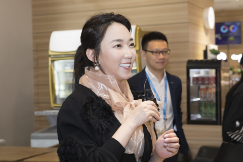 马薇薇到访苏宁双十一 致命女人“怼”出开门红爆款清单