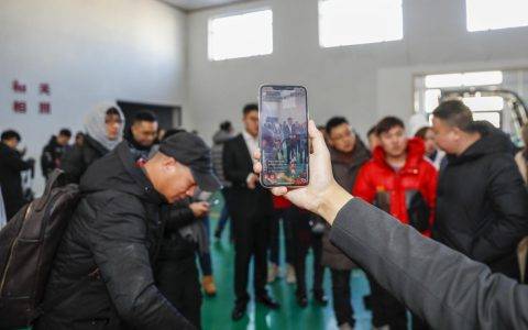 苏宁张奎拼购村授牌现场打赌“米二代”：年货节卖大米500万