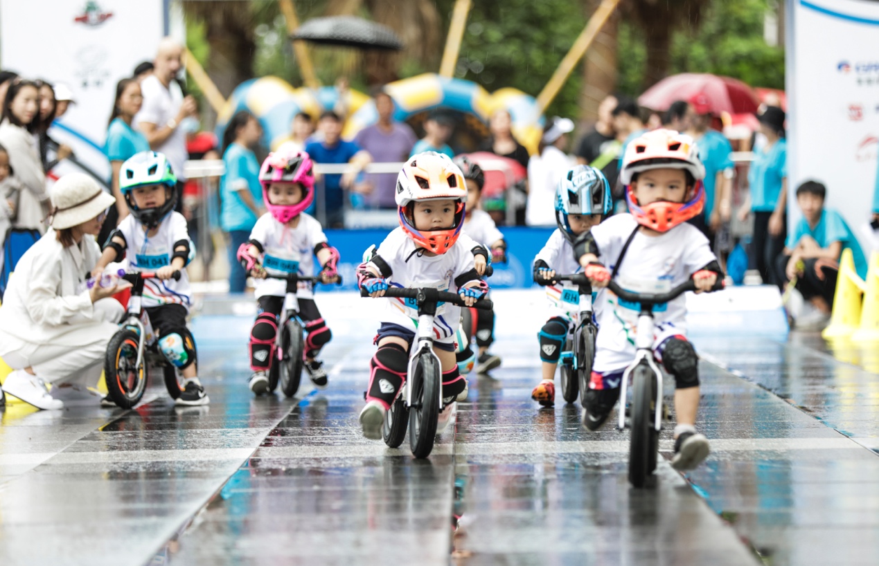 万达体育与快手达成合作，共同推动儿童滑步车赛事普及