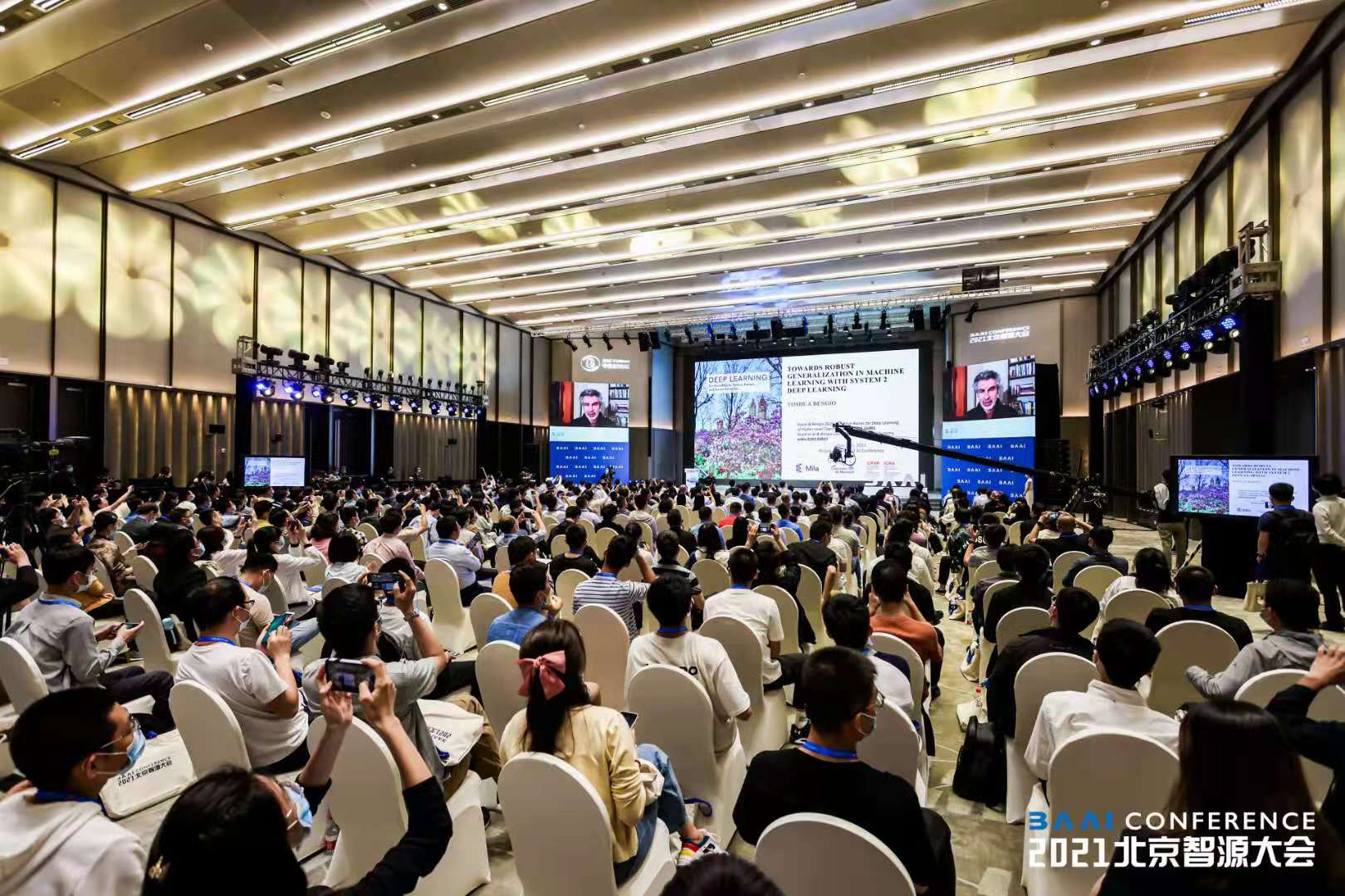 第三届北京智源大会开幕，全球最大智能模型“悟道2.0”重磅发布